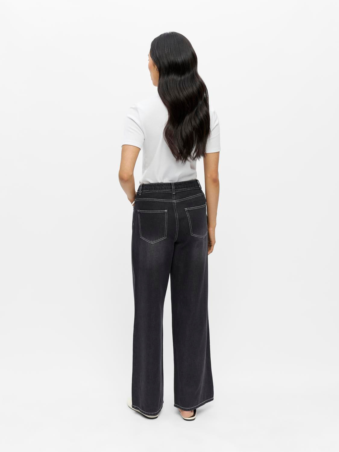 model_shot-back